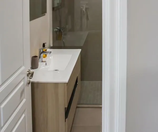 Апартаменти Beachfront In New *